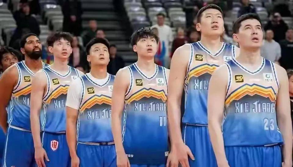 包含胜负悬念引人注目，球队士气高涨备战总决赛的词条