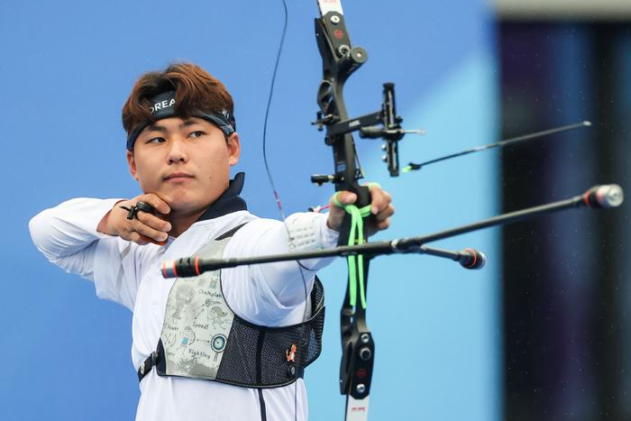 韩国射箭选手斩获冠军，完美诠释精准射击