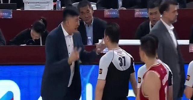 球员之间的紧张关系影响比赛表现